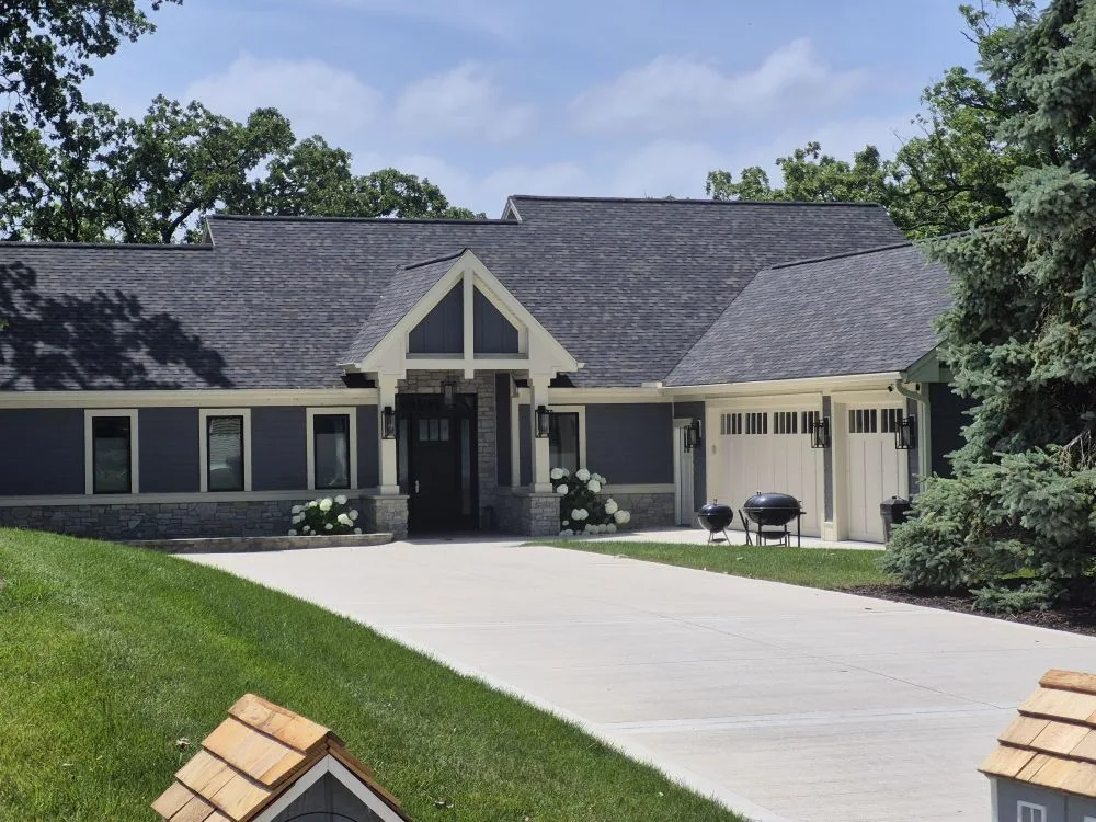 Charcoal shingle roof on a ranch home